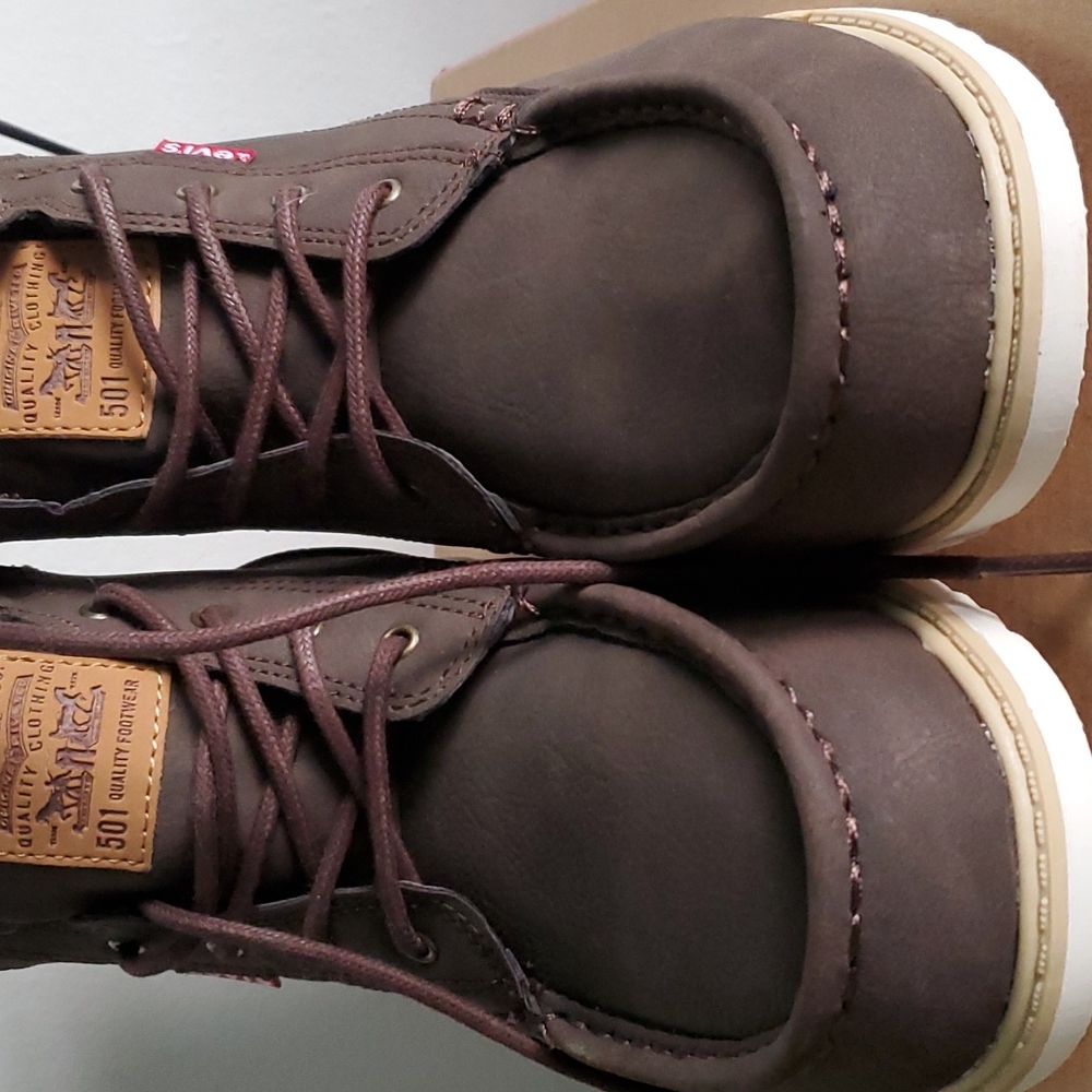NIB Levi's women's 7.5/8 Hiking boots